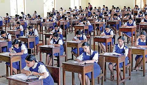 10-ம் வகுப்புத் தேர்வை எழுதாத 22 ஆயிரம் மாணவர்கள்; என்ன காரணம்?- தமிழ்நாடு ஆசிரியர் சங்கம் கேள்வி