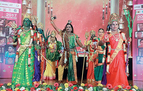 விருது விழா: வழிபாட்டுக்கும் உரியவர்கள்