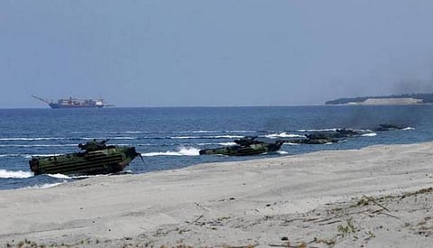 தென் சீன கடலில் அமெரிக்க போர் கப்பலால் பதற்றம்