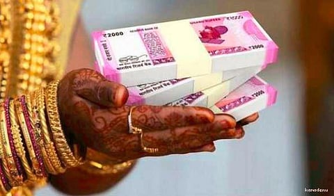 திருமணமான இரண்டே மாதங்களில் மணப்பெண்ணுக்கு வரதட்சணைக் கொடுமை: வைரலான வீடியோ