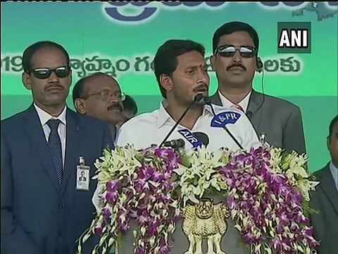 மூத்த குடிமக்களுக்கு ரூ.3000 மாதாந்திர ஓய்வூதியம்; ஊழல் புகார் தெரிவிக்க சி.எம். அலுவலகத்தில் கால் சென்டர்: ஜெகன் மோகன் ரெட்டி அதிரடி