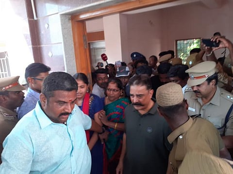 கோட்சே விவகாரம்: கரூர் நீதிமன்றத்தில் கமல்ஹாசன் ஆஜராகி முன்ஜாமீன் பெற்றார்