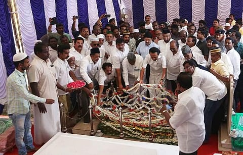 மத்திய ஆட்சி மொழியாக,  ஆட்சி மொழியில் ஒன்றாக தமிழை ஆக்கிட வேண்டும் என்று குரல் கொடுத்தவர் காயிதே மில்லத்: ஸ்டாலின் புகழாரம்