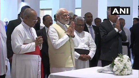 இலங்கையில் ஈஸ்டர் தினத்தில் குண்டுவெடிப்பில் பலியானவர்களுக்கு  தேவாலாயத்தில் பிரதமர் மோடி அஞ்சலி