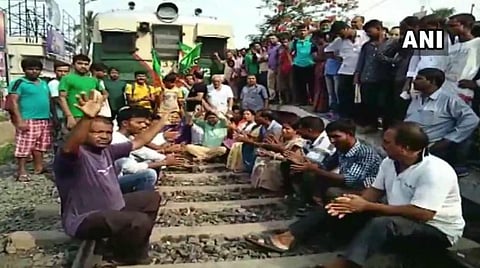 மேற்குவங்கத்தில் பாஜக தொண்டர்கள் கொலையை கண்டித்து ‘பந்த்’ போராட்டம்: இயல்பு வாழ்க்கை பாதிப்பு