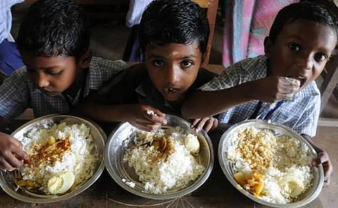 அடுத்த ஆண்டு முதல் நாடு முழுவதும் 9 மற்றும் 10-ம் வகுப்பு மாணவருக்கும் மதிய உணவு﻿: மத்திய அரசு முடிவு