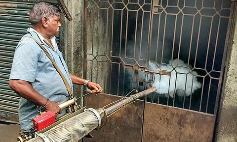மழைநீர் வடிகாலில் கழிவுநீர் விடுவதை தடுக்காமல்﻿
﻿கொசுவை அழிக்க இயந்திரங்கள் மட்டும் வாங்கி குவிப்பு﻿: ﻿சென்னை மாநகராட்சி மீது பொதுமக்கள் குற்றச்சாட்டு﻿