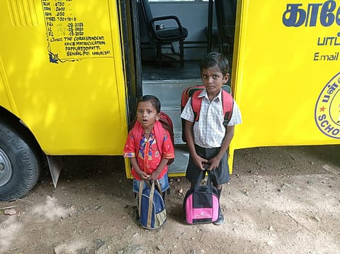 அறம் பழகு எதிரொலி: பெற்றோரை இழந்த இரு சிறுவர்கள் பள்ளி செல்ல உதவிய இந்து தமிழ் வாசகர்கள்!