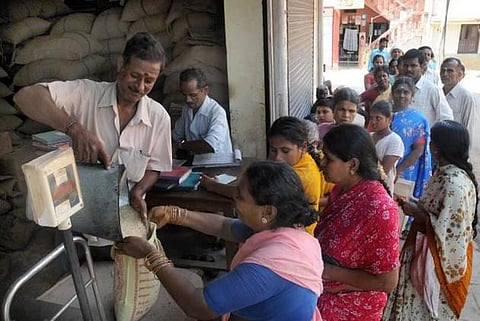 ‘ஒரே நாடு ஒரே ரேஷன் கார்டு’ - எந்த ரேஷன் கடையிலும் பொருள் வாங்கலாம்: விரைவில் அமல்
