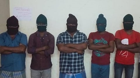 தேனியில் மருகமனை கொலை செய்வதற்காக கூலிப்படையுடன் சுற்றித்திருந்த மாமனார்: பயங்கர ஆயுதங்களுடன் 6 பேர் கைது