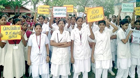 தாக்குதல் நடத்தியவர்களை கைது செய்ய வலியுறுத்தி செவிலியர் மாணவிகள் உள்ளிருப்பு போராட்டம் 