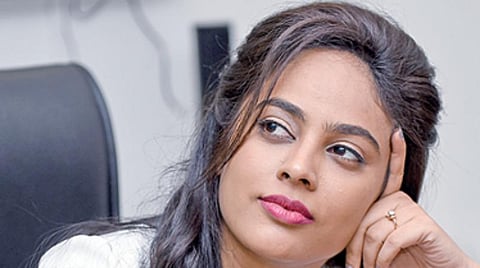குரலால் திசை மாறும் காவலன் கதை