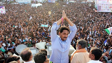 முதல்வரான 2 மாதங்களில் மக்கள் நலத்திட்டங்களை அடுத்தடுத்து செயல்படுத்தி ஆந்திராவின் எம்ஜிஆராக உருவெடுக்கும் ஜெகன்மோகன்