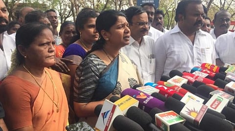 சட்ட மசோதாக்களை பெரும்பான்மை பலத்தால் நிறைவேற்றும் மத்திய அரசு ஒரு மோசமான முன்னுதாரணம்: கனிமொழி சாடல்