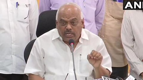 பெங்களூருவில் இன்று நிருபர்களுக்கு பேட்டி அளித்த  சபாநாயகர் கே.ஆர். ரமேஷ் குமார் : படம் ஏஎன்ஐ