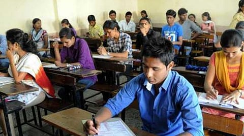 அஞ்சல் துறை தேர்வை தமிழில் எழுதலாம்; அரசாணையை தாக்கல் செய்தது மத்திய அரசு:  வழக்கை முடித்து வைத்தது உயர் நீதிமன்றம்