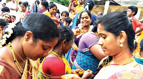 ஆடிப்பெருக்கு: பொன்னிக் கரையில் பெண்கள் திருவிழா 