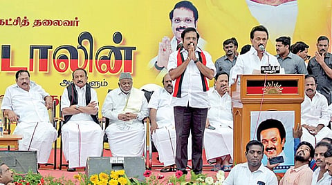 வேலூர் மக்களவை தேர்தலையொட்டி நேற்று மாலை கிருபானந்த வாரியார் சாலையில் நடந்த இறுதி கட்ட பிரச்சார பொதுகூட்டத்தில் திமுக வேட்பாளர் கதிர் ஆனந்தை ஆதரித்து பேசிய திமுக தலைவர் ஸ்டாலின்.