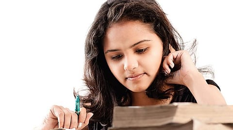 மகளிரியல்: பல்துறை வளர்ச்சி சார்ந்த படிப்பு! 