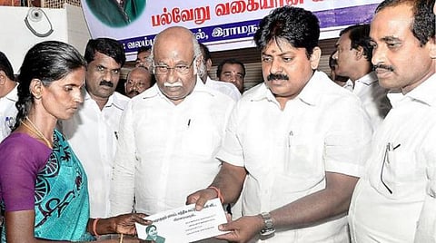 அமைச்சர் பதவியில் இருந்து மணிகண்டன் திடீர் நீக்கம்: ஆர்பி.உதயகுமாருக்கு கூடுதல் பொறுப்பு