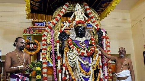 காஞ்சியில் ஆக. 13, 14, 16-ம் தேதிகளில் பள்ளி, கல்லூரிகளுக்கு விடுமுறை; அத்திவரதர் வைபவ பணிகளில் ஈடுபட்டுள்ள ஊழியர்களுக்கு சிறப்பு ஊக்கத் தொகை: முதல்வர் பழனிசாமி அறிவிப்பு 