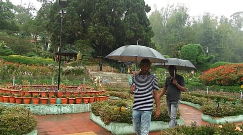 கொடைக்கானலில் எதிர்பார்ப்பை பூர்த்தி செய்யாத மழை; ஏமாற்றத்தில் மக்கள்: தொடரும் சாரல் மழையால் சுற்றுலா பாதிப்பு