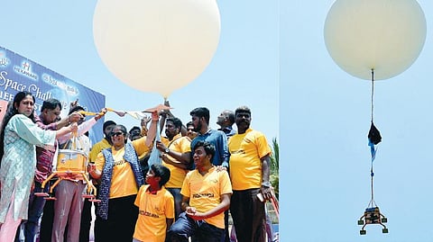 ‘ஸ்பேஸ் கிட்ஸ் இந்தியா’ அமைப்பின் உதவியுடன் அரசு பள்ளி மாணவ, மாணவிகள் உருவாக்கிய பலூன் செயற்கைக் கோள் சென்னை சிறுசேரி சிப்காட்டில் உள்ள ஸ்பேஸ் போர்ட் இந்தியா வளாகத்தில் இருந்து நேற்று விண்ணில் செலுத்தப்பட்டது. டிஆர்டிஓ விஞ்ஞானி டில்லிபாபு, ‘ஸ்பேஸ் கிட்ஸ் இந்தியா’ நிறுவனர் ஸ்ரீமதி கேசன், ஹெக்ஸாவேர் தலைமை மக்கள் அலுவலர் அம்ரின், திரைப்பட இயக்குநர் லிங்குசாமி உள்ளிட்டோர் கலந்துகொண்டனர்.படம்: பு.க.பிரவீன்