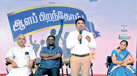 ‘இந்து தமிழ்’ நாளிதழ், சங்கர் ஐஏஎஸ் அகாடமி இணைந்து நடத்திய வழிகாட்டு நிகழ்ச்சி; செல்பேசியை தேர்வுக்காக ஆக்கபூர்வமாக பயன்படுத்தலாம்: தூத்துக்குடி மாநகராட்சி ஆணையர் அறிவுரை