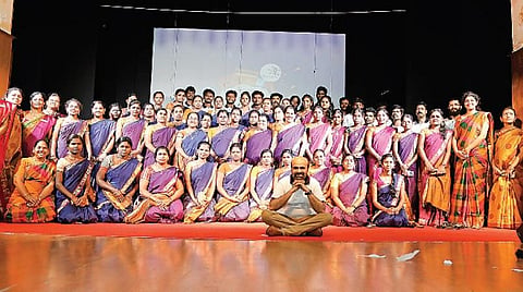பாட்டாலே பாடம் சொன்னார்!