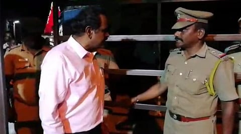 காவல் ஆய்வாளரை ஆட்சியர் திட்டிய விவகாரம்; மனித உரிமை ஆணையம் தாமாக முன்வந்து வழக்குப் பதிவு: தலைமைச் செயலர், டிஜிபிக்கு நோட்டீஸ்