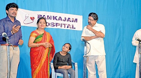 ‘இதோ எந்தன் தெய்வம்’ நாடகத்தில் ஒரு காட்சி.