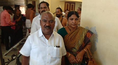 அத்தி வரதரைத் குடும்பத்துடன் வழிபட்ட திமுக எம்எல்ஏ மஸ்தான்