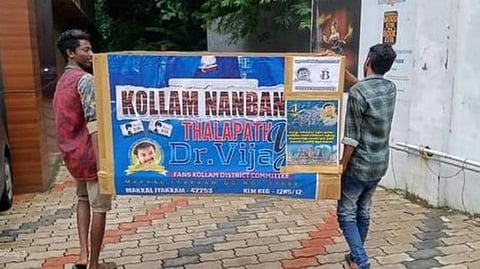 ரசிகர்களிடம் பேசிய விஜய்: திரையரங்குகளை நிவாரண சேகரிப்பு மையங்களாக மாற்றிய கேரள ரசிகர்கள்