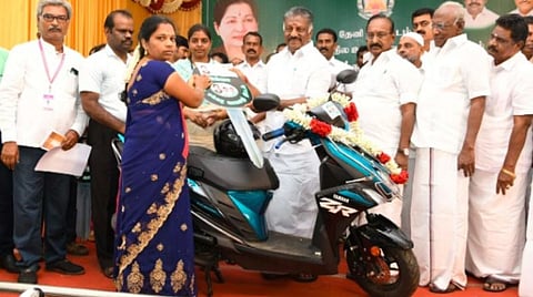 கல்வியில் முழுமையாக வளர்ச்சியடைந்த மாவட்டமாக தேனி உருவாகும்:  ஓபிஎஸ் பேச்சு