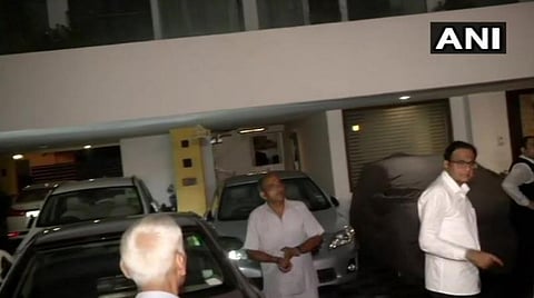 காங்கிரஸ் அலுவலகம் வந்த சிதம்பரம்; தொடர்ந்து வந்த சிபிஐ அதிகாரிகள்: டெல்லியில் பரபரப்பு