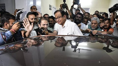 முன்னாள் மத்திய அமைச்சர் சிதம்பரம் கைது: டெல்லியில் அடுத்தடுத்து நடந்த பெரும் பரபரப்பு- வீடியோ