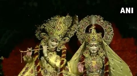 மதுராவில் கிருஷ்ணர் கோயிலில்  ஜென்மாஷ்டமி உற்சாக கொண்டாட்டம்: வீடியோ
