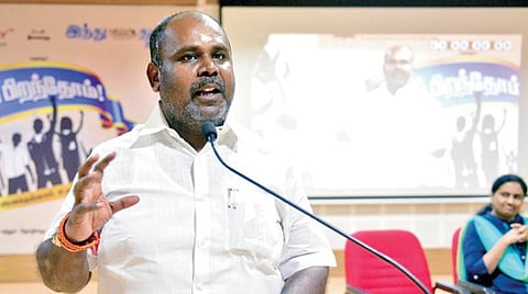மதுரை வேலம்மாள் பொறியியல் மற்றும் தொழில்நுட்பக் கல்லூரியில் நடைபெற்ற நிகழ்ச்சியில் பேசினார் அமைச்சர் ஆர்.பி.உதயகுமார். படம்:எஸ்.கிருஷ்ணமூர்த்தி