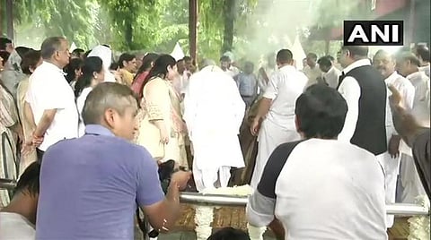 அருண் ஜேட்லி இறுதிச்சடங்கில் திருடர்கள் கைவரிசை: பாஜக எம்.பி. உள்ளிட்டோர் செல்போன்கள் கொள்ளை