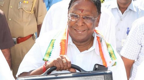 பட்ஜெட் தாக்கல் செய்ய வந்த முதல்வர் நாராயணசாமி