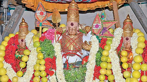 திருச்செந்தூரில் ஆவணித் திருவிழா தேரோட்டம்﻿: ﻿ஆயிரக்கணக்கான பக்தர்கள் பங்கேற்பு﻿