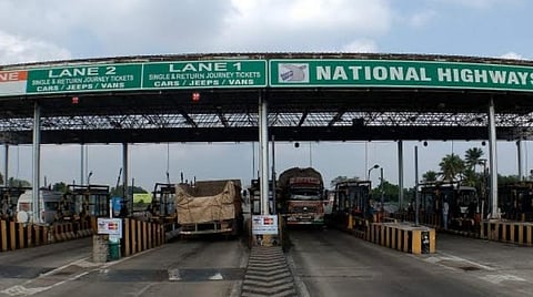 மதுரை கப்பலூர் சுங்கச்சாவடி சம்பவத்தில் கைதான ரவுடிகளில் இருவரின் கால் உடைந்தது