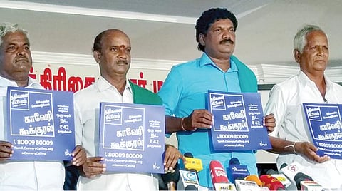 காவிரி வடிநிலப் பகுதிகளில் மரக்கன்றுகள் நடும் திட்டம் குறித்த விழிப்புணர்வு பிரச்சார பயண அறிவிப்பை வெளியிட்ட, ஈஷா வேளாண் காடுகள் திட்ட ஒருங்கிணைப்பாளர் தமிழ்மாறன். உடன் காஞ்சிபுரம் மாவட்ட இயற்கை விவசாயிகள் கூட்டமைப்பு தலைவர் அரியானூர் ஜெயச்சந்திரன், தமிழக விவசாயிகள் சங்க மாநிலத் தலைவர் வேட்டவலம் மணிகண்டன்,மரப்பயிர் விவசாயி தெய்வசிகாமணி. படம்: ச.கார்த்திகேயன்