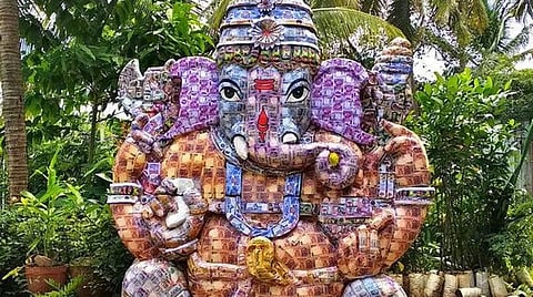 இந்தியா, அமெரிக்கா, சீனா உள்ளிட்ட 21 நாடுகளின் கரன்சிகளால் உருவாக்கப்பட்ட விநாயகர் சிலை: 12 அடியில் பிரம்மாண்டம்