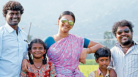 ‘வாழ்க விவசாயி’ - வசுந்தரா, அப்புக்குட்டி உள்ளிட்டோர்.