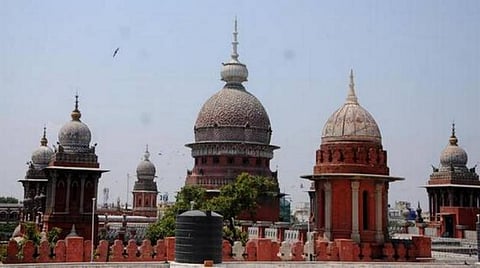 கணினி ஆசிரியர் தேர்வை தமிழில் நடத்தாதது ஏன்?﻿- ﻿ஆசிரியர் தேர்வு வாரியம் பதிலளிக்க உயர் நீதிமன்றம் உத்தரவு﻿