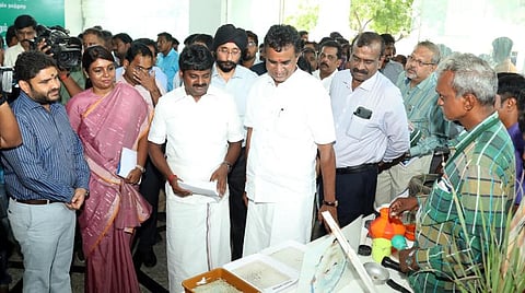 தமிழகம் முழுதும் டெங்கு தடுப்பு நடவடிக்கை: அமைச்சர்கள் எஸ்.பி.வேலுமணி, விஜயபாஸ்கர் தலைமையில் ஆய்வு கூட்டம் 