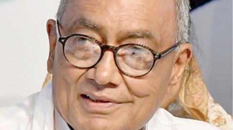 ம.பி. அமைச்சர் பகிரங்க குற்றச்சாட்டு எதிரொலி: காங்கிரஸ் கட்சிக்குள் ஒழுக்கத்தை உறுதிபடுத்துங்கள்- சோனியா, கமல்நாத்துக்கு திக்விஜய் சிங் வலியுறுத்தல்