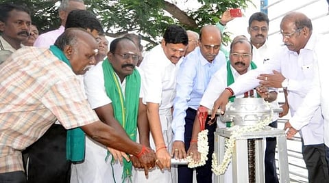 வீராணம் ஏரியில் இருந்து தண்ணீர் திறந்து வைக்கும் அமைச்சர் சம்பத்
