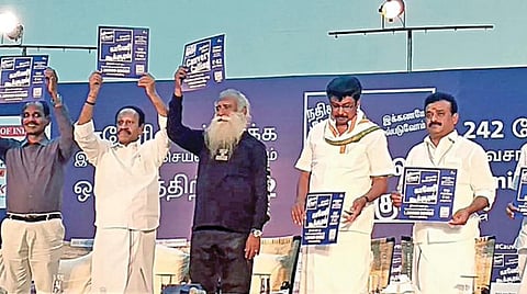 இருசக்கர வாகன பேரணிக்கு ஓசூரில் வரவேற்பு: 242 கோடி மரம் வளர்க்கும் திட்டத்துக்கு ஒத்துழைப்பு வேண்டும்- பொதுமக்களுக்கு ஈஷா அறக்கட்டளை நிறுவனர் ஜக்கி வாசுதேவ் வேண்டுகோள்